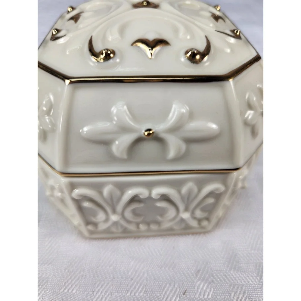 Prescious Lenox Trinket Musical Jewelry Box White Gold-Tone Trim Excellent!